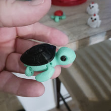 Load image into Gallery viewer, Flexi Tiny Turtle, Desk top
